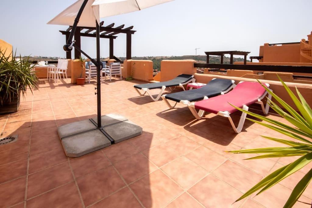 Apartmán Penthouse With Roof Terrace, Bbq, Pool- And Sea Views Buenas Noches Exteriér fotografie